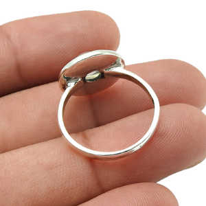 Anillo de plata de ley 925 con piedra lunar arcoíris de diseño popular, en un diseño único, joyería boho de plata hecha a mano al por mayor. - Product Image 5