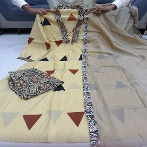 Conjunto de algodón puro con estampado Kalamkari VASTRA COTTAGE, pantalón, dupatta, tejido jacquard, detalles en el cuello, ropa festiva de diseñador para mujer - Product Image 4