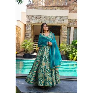 Robe Anarkali et Dupatta de créateur pour la fête Portez des robes de soirée élégantes - Product Image 5