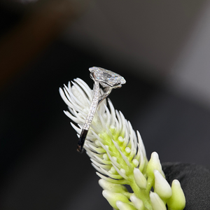 Bague de fiançailles en or 14 carats avec diamant ovale de 3,50 carats, taille D VVS2, cultivé en laboratoire, halo caché pavé, certifiée IGI - Product Image 4