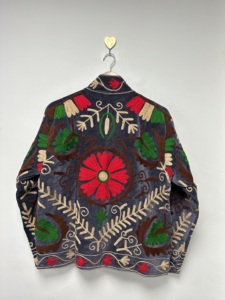 Chaqueta Acolchada Suzani de Terciopelo Ecológico Hecha a Mano para Mujer, Bordada con Flores, Estilo Boho Indio, Abrigo Regular Vintage de Algodón Transpirable - Product Image 3
