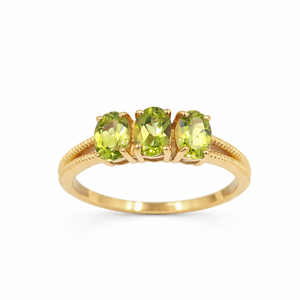 Anillo de Plata de Ley 925 con Tres Peridotos Ovalados y Banda en Forma de V, Chapado en Oro de 1 Micrón y Rodio - Product Image 2