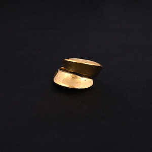 แหวนทองเหลืองชุบทองทรงโค้งสำหรับผู้หญิง สวมใส่ได้ทุกวัน ทันสมัย - Product Image 2