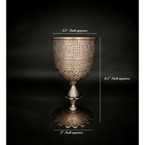 Copa de Vino de Latón Hecha a Mano con Diseño en Relieve Vintage en Forma de Campana para Uso Decorativo en Bodas - Product Image 5