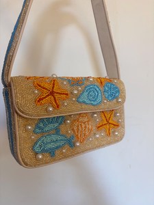 Sac à main brodé artisanal orné de perles, collection de mode pour femmes - Product Image 3
