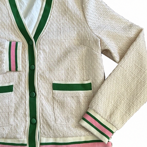 Cardigan en tricot à col en V personnalisé avec logo, brodé, doux, pour femmes, grande taille, style universitaire, idéal pour l'hiver - Product Image 6