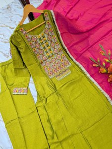 Lehnga en soie Vichitra avec broderie Zari et travail de miroir véritable, 3,75 mètres. Possibilité d'ajouter un chemisier en soie satinée à impression numérique. - Product Image 6