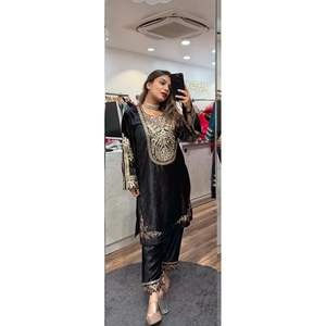 Ensemble de vêtements de fête pour femmes de designer avec broderie et séquence de codage - Product Image 3