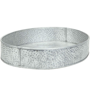 Bandeja decorativa ovalada de metal galvanizado de 13 pulgadas con diseño martillado de plata vintage, hecha a mano en la India - Product Image 1