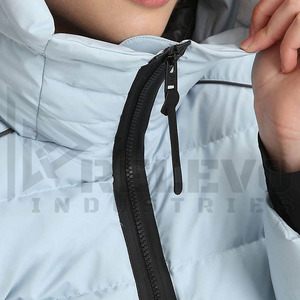 Blouson matelassé pour homme 280 GSM, en tissu polyester imperméable, à capuche, chaud, pour l'hiver, streetwear, fournisseur en gros - Product Image 4