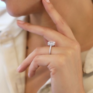 Bague solitaire classique en diamant de laboratoire taille émeraude 3,17 ct, or blanc 18 carats, bague de mariage minimaliste, bijoux fins, fabricant direct - Product Image 2