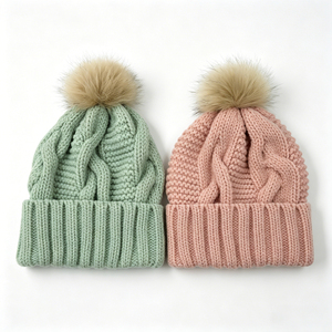 Casquette d'hiver tricotée unisexe en polyester, design personnalisé avec logo, effet luminescent, style vintage, idéale pour les voyages - Product Image 5