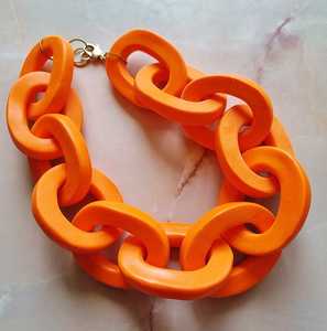 Collar artesanal con cuentas en forma de corazón para mujer, joyería de resina moderna para fiestas y bodas - Product Image 1