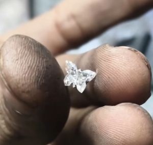 Hermosos Diamantes de Laboratorio con Corte Mariposa, Rellenos, de Color Fancy Light, para Joyería, Todos los Tamaños de 0.10ct a 5ct, Pedidos Personalizables - Product Image 4