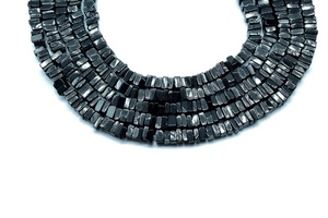 Spinelle noir lisse Heishi forme carrée 5-5.5mm perles perles de pierre précieuse naturelle - Product Image 3