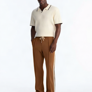 Pantalon de survêtement homme marron coupe décontractée avec logo personnalisé, cordon de serrage, bande latérale et taille élastique – Idéal pour l'été et le sport - Product Image 1
