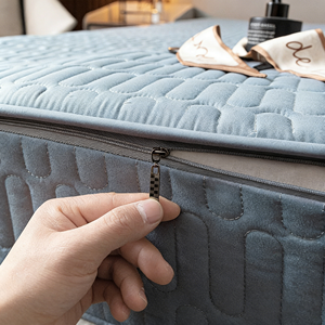 Coprimaterasso Impermeabile in Cotone Organico Premium Trapuntato con Cerniera, Misura King Size, Personalizzabile - Product Image 2