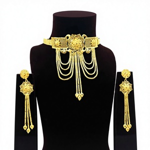 Ensemble de boucles d'oreilles et boucles d'oreilles en laiton plaqué or 24 carats de créateur, 5 grammes, court, long et beau, nouveau tour de cou personnalisable pour tendance - Product Image 1