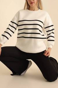 Sweat-shirt décontracté à manches longues avec motif rayé horizontal noir classique pour un style intemporel et confortable au quotidien - Product Image 2