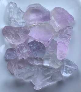 Natural <b>Raw</b> Kunzite <b>Crystal</b> 20 Carat Pink Spodumene Gemstone High AA+ Quality GIA Certified Fracture Filled Faceting Cutting - Product Image 2