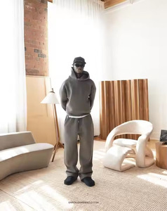 Conjunto Deportivo de Felpa Extra Grande Color Gris Ceniza para Hombre – Conjunto de Dos Piezas Premium de Alta Calidad para Ropa Urbana - Product Image 2