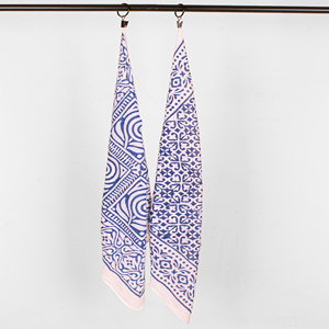 Écharpe carrée en coton écologique à motifs géométriques bleus et blancs, motif ethnique, durable, bandana unisexe - Product Image 3