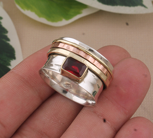 แหวนเงินแท้ 925 ประดับพลอยโกเมนสีแดงธรรมชาติทรงเบเซล สำหรับผู้หญิง สไตล์โบฮีเมียน เหมาะสำหรับงานแต่งงานและงานปาร์ตี้ - Product Image 4