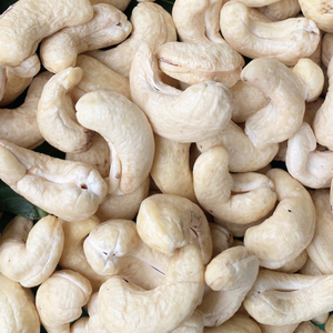 เม็ดมะม่วงหิมพานต์ดิบบด ตัวอย่างฟรี ผลิตในเวียดนาม บรรจุถุง 22.68 กก. เกรด W240 พร้อมจัดส่ง ซานติโก - Product Image 1