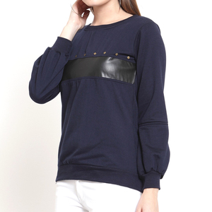 เสื้อสเวตเชิ้ตผู้หญิงสีแดงล้วนสำหรับฤดูหนาวปี 2026 แบบสวมหัว  รับออกแบบโลโก้ด้านหน้า บริการ OEM - Product Image 4