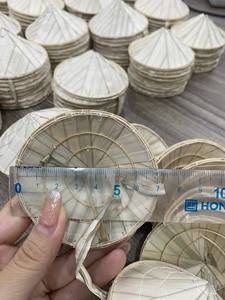 Chapeau conique en feuille de palmier naturel en bambou, idéal pour les boutiques de souvenirs culturels et la distribution internationale - Product Image 6