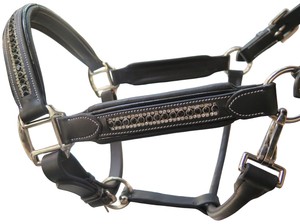 Harnais de luxe en cuir pour cheval avec frontal en cristal rembourré FAB International HL-103 – Confortable et durable pour l'équitation - Product Image 2