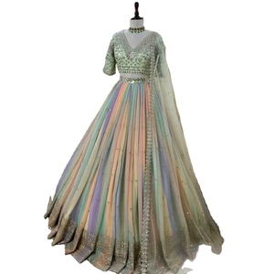 Lehenga Choli de style Bollywood pour femmes avec une robe traditionnelle indienne indo-occidentale à queue de poisson et broderies lourdes - Product Image 1