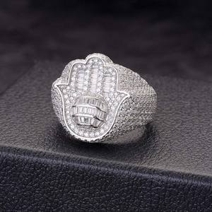 Bague Hamsa en argent sterling 925 pour homme, finition or blanc, sertie de moissanite, style hip-hop, bague de déclaration pour soirée - Product Image 1