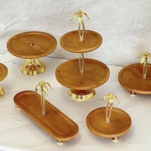 Bandeja de servir de madera de lujo de 3 secciones con mango de palma dorada, bandeja decorativa de madera de acacia para decoración tropical del hogar. - Product Image 4