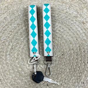 Nouveau porte-clés en cuir de vache véritable à motif losanges, idéal pour la promotion ou comme cadeau, fabrication OEM - Product Image 1