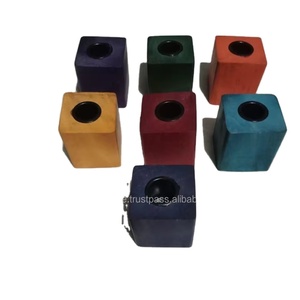 Candelabros de cubo hechos a mano coloridos Velas de resina decorativas únicas para decoración única del hogar o evento - Product Image 1
