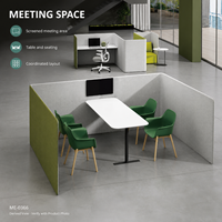 Table de négociation de bureau modulaire moderne en MDF semi-fermée, gris-vert, avec panneaux d'intimité, 4 places, pour réunions d'équipe collaboratives