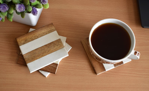 Ensemble de 4 dessous-de-verre en marbre et teck faits à la main, design unique - Product Image 4