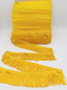 Cadena de encaje con flecos y borlas doradas – Adorno para coser en ropa, accesorios de disfraces, manualidades DIY y decoración del hogar - Product Image 3