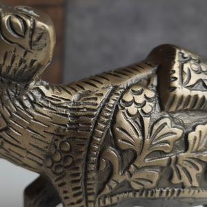 Juego de 2 Figuras de Camello de Latón Antiguo y Aluminio, Diseño Art Deco, Símbolo de Resistencia y Prosperidad, Estatuas Metálicas para Diwali y Cumpleaños - Product Image 4