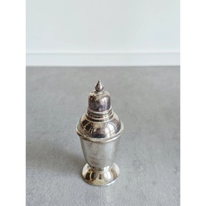 Salero de Acero Inoxidable de Diseño Moderno con Tapa de Domo, Hermético y Ecológico, para Servir Hierbas y Especias, Diseño Duradero - Product Image 5
