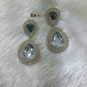 Pendientes colgantes de piedra y cuentas Kundan chapados en oro, joyería fina 10573929 - Product Image 1