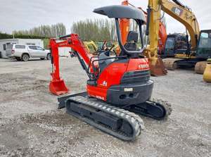 Mini-excavatrice Kubota d'occasion en bon état, modèle U25S, 2,5 tonnes – Poids : 5 500 lb, puissance du moteur : 20,9 CV - Product Image 2