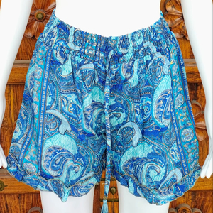 Shorts en soie pour femmes, imprimé Paisley, style bohème, taille élastique, cordon de serrage à pompons, pour l'été, la plage, décontracté, fluide, avec ourlet à volants - Product Image 1