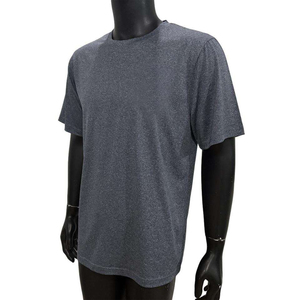 เสื้อยืดคอกลมผู้ชายทรงปกติ ผ้าโพลีเอสเตอร์ 100% สีเทาเฮเธอร์ เสื้อยืดลำลองพื้นฐาน น้ำหนักเบา ใส่ได้ทุกวัน ขายส่ง OEM - Product Image 4