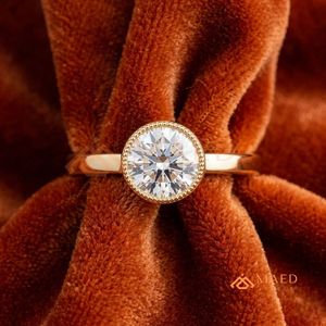 Anillo de compromiso de oro con moissanita de corte redondo para mujer, joyería nupcial minimalista, regalo - Product Image 1