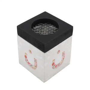 Brûleur d'encens en bois fait main, design tressé noir avec insert et couvercle en métal, utilisation aromatique toute saison - Product Image 4