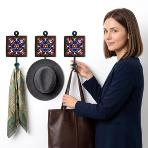 Crochet mural en céramique vintage traditionnel, motif floral vert bleu rouge, fait main, imperméable, écologique, décoratif, pour suspendre des vêtements - Product Image 4