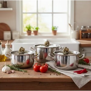 Casseroles et marmites Ruffoni de luxe en acier inoxydable martelé à la main, plaqué or de haute qualité, avec couvercles et poignées ornés de motifs de raisins - Product Image 6