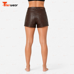 Shorts en cuir PU taille haute pour femme avec détails rivets, style motard, couleur unie, fermeture boutonnée - Product Image 5